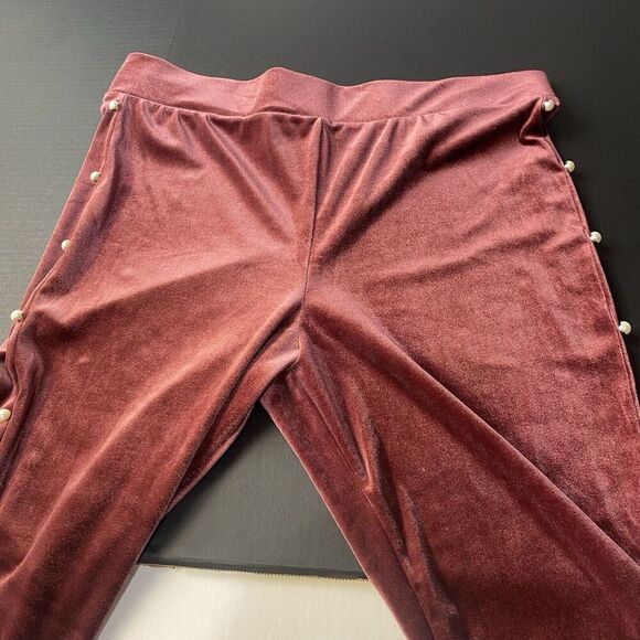 Torrid Platinum Velvet Leggings Pearl Accents Soft Size 2 Womens Athletic Used - Picture 8 of 13